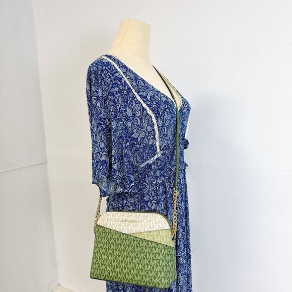Michael Kors 35S3GTVC6V  Jet Set Medium Dome Crossbody Leather Handbag IN GREEN - Picture 1 of 7